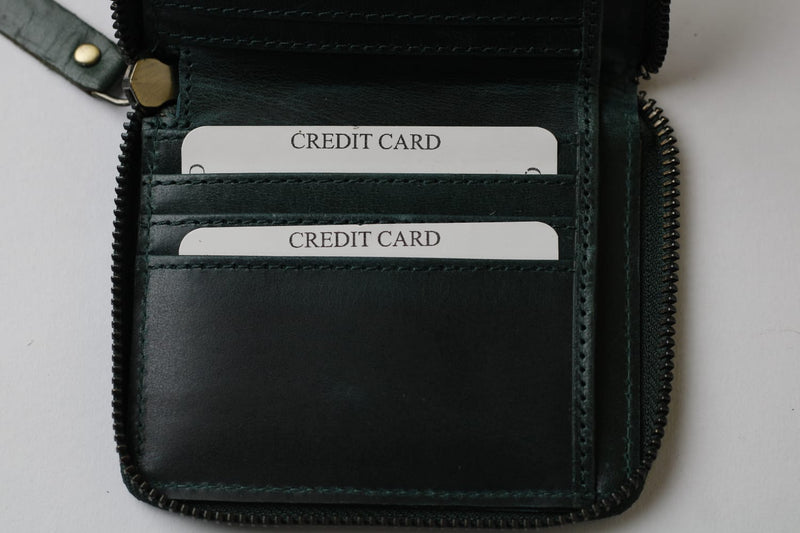 Secure Luxury: RFID Leather Zip Wallet | Stylish & Organized